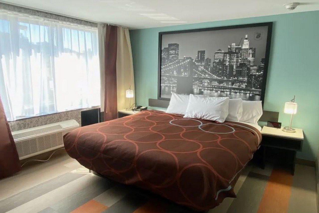 Отель Super 8 By Wyndham Brooklyn Williamsburg Нью-Йорк Экстерьер фото